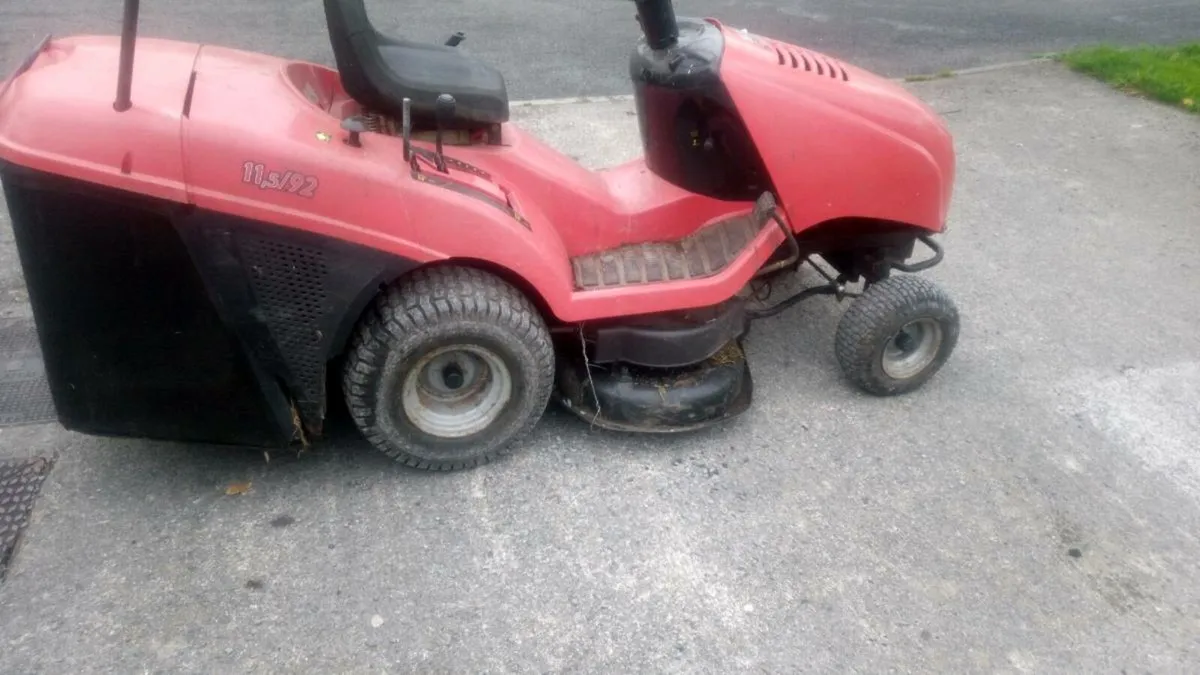 CASTLE GARDEN MOWER €450 - Image 4