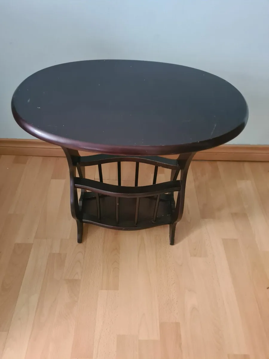 Magazine  table - Image 1