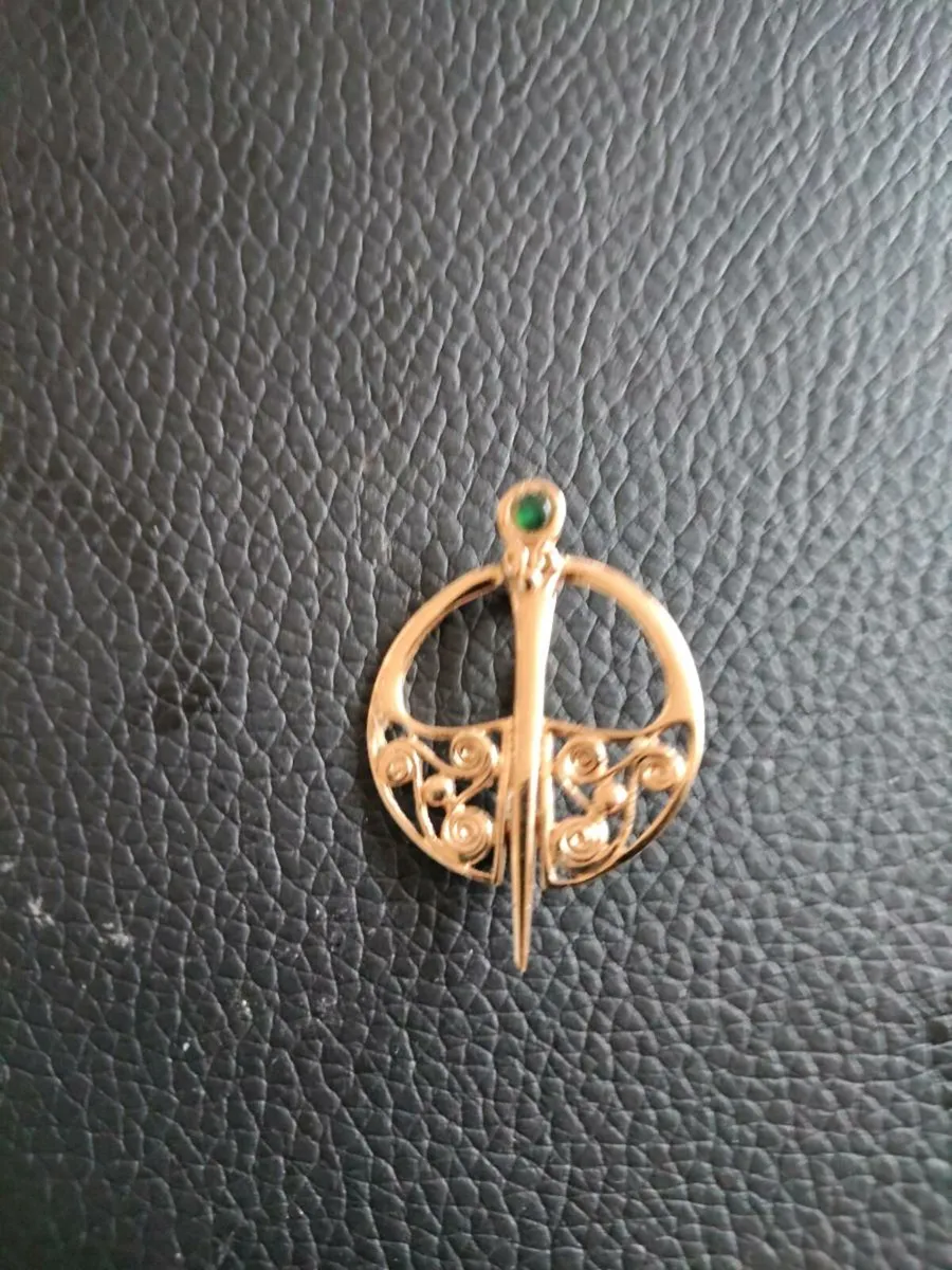 3 x pin badges - Image 4