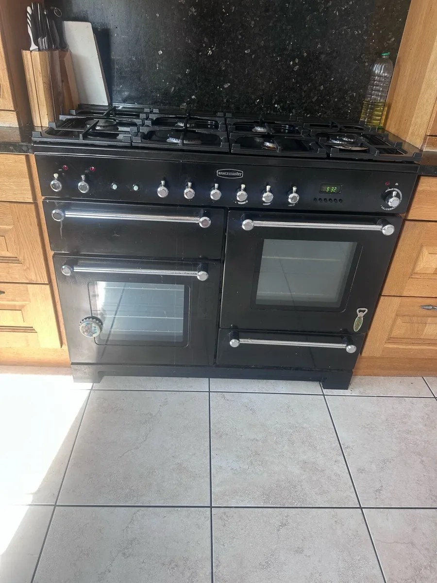 Range cooker - Image 1
