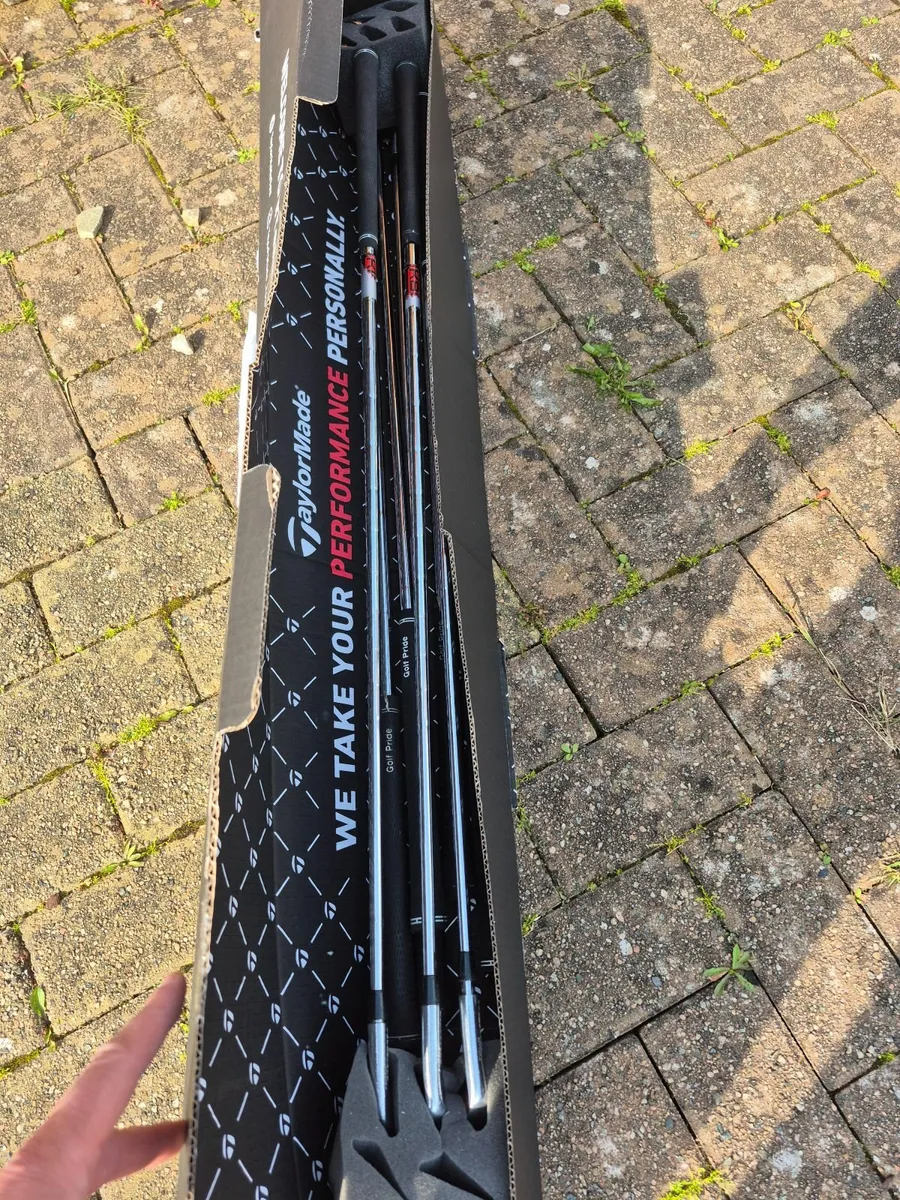 Set of Taylor Made Tour Preferred golf clubs - Image 3