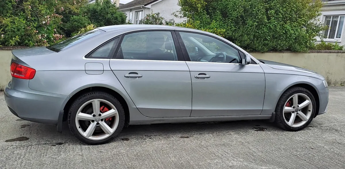 Audi A4 2011 - Image 2