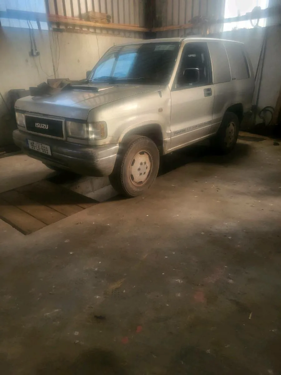 Isuzu trooper