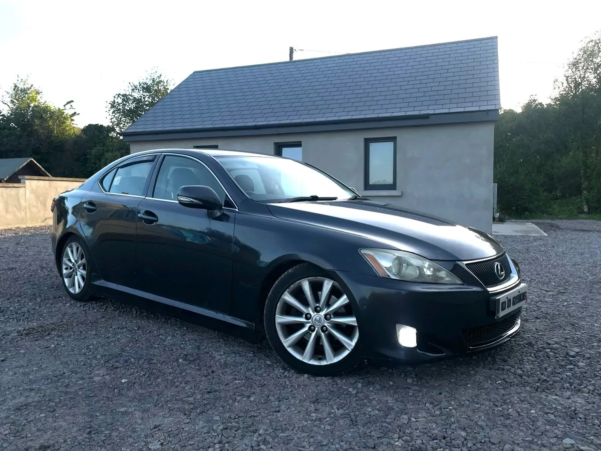 Lexus IS 2010 - Image 2