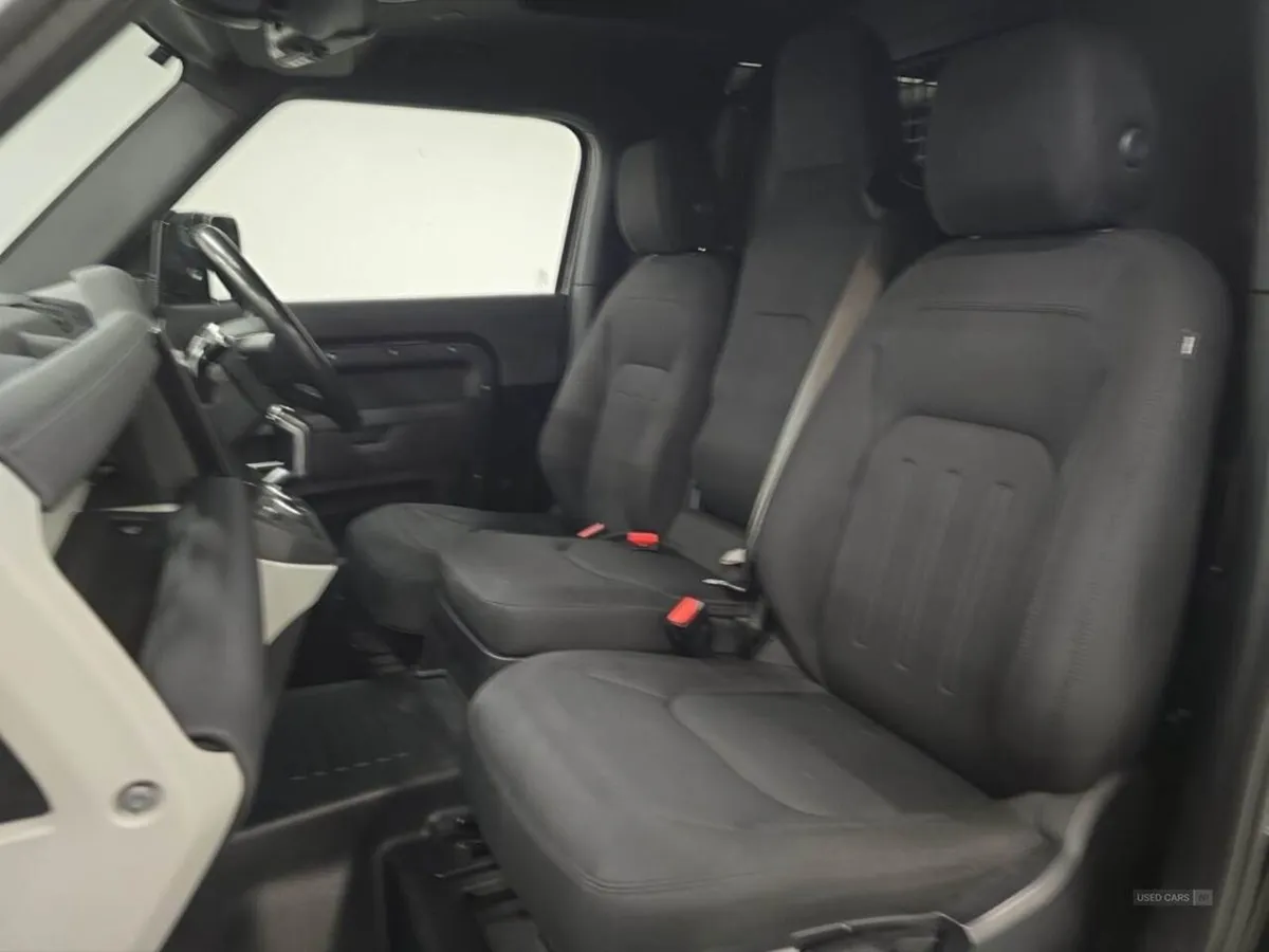 Land Rover Defender 3.0 D200 Hard Top Auto  3 Sea - Image 4