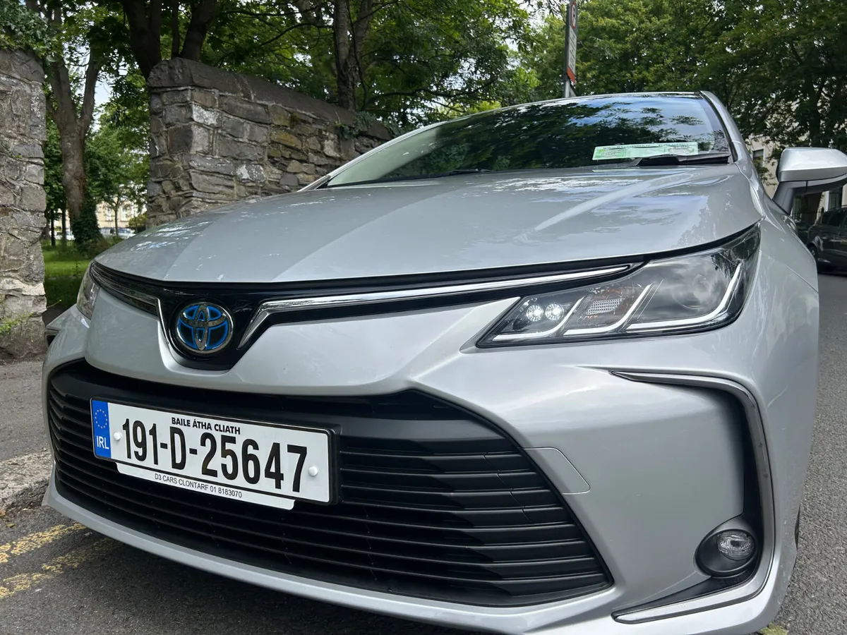 2019 TOYOTA COROLLA HYBRID ONLY 40,000 KM - Image 1