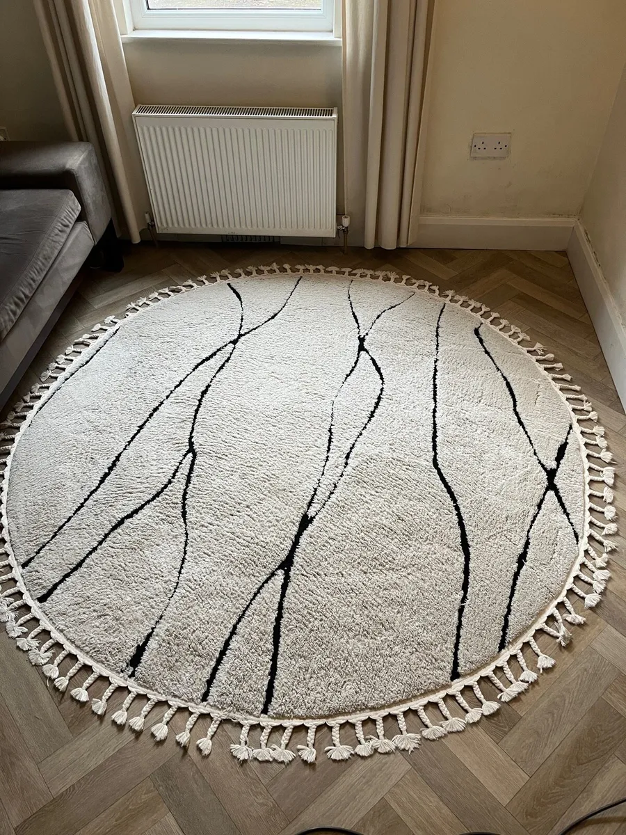 Round Rug - Image 1