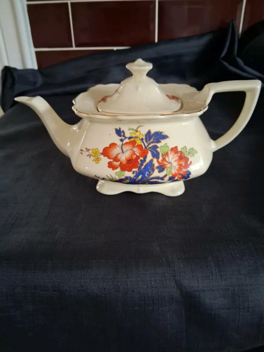 Square Teapot - Image 1