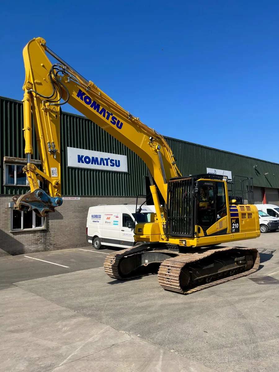 Komatsu PC210LC-11E0 - Image 1