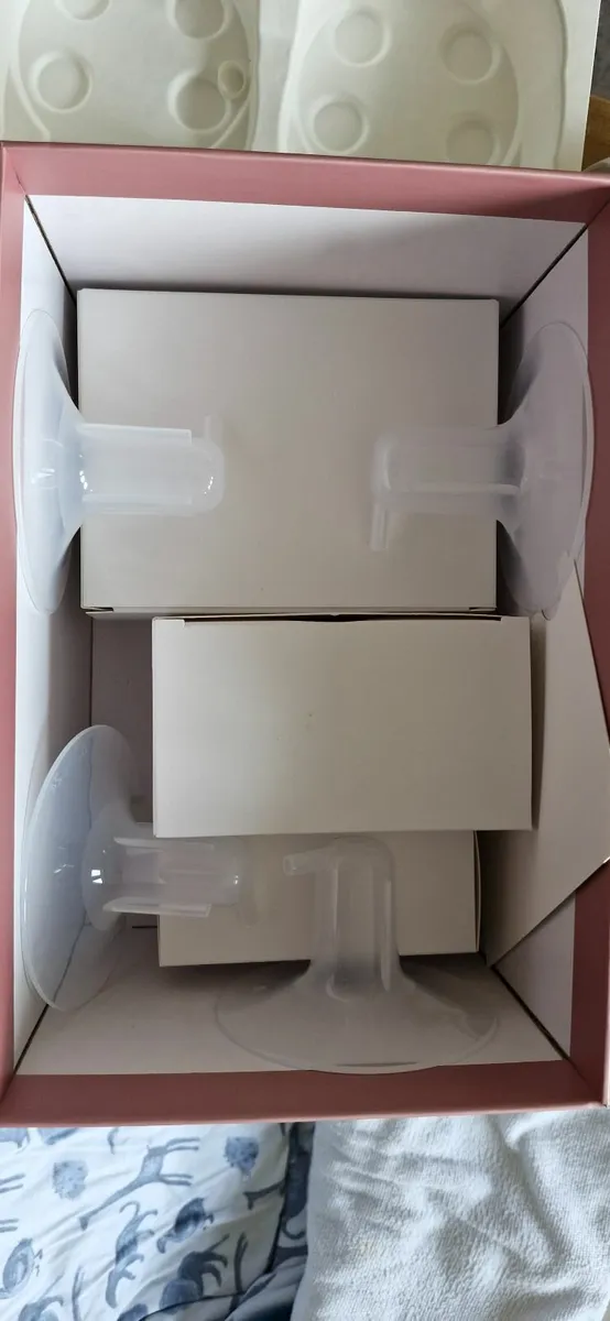 Tommee Tippee Double Wearable Breast Pump - Image 2
