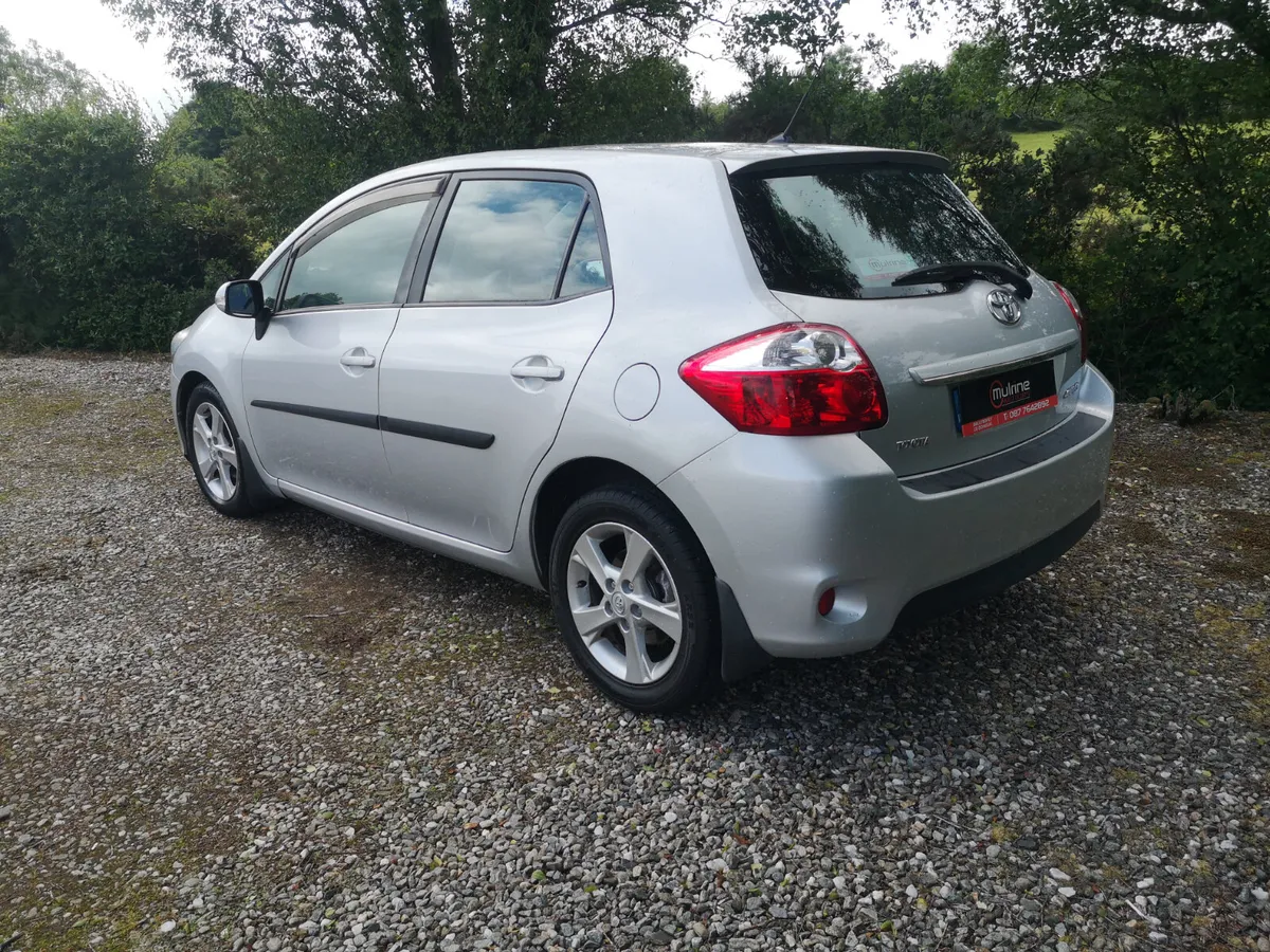 10 Toyota Auris 1.4D4D TR Model Low Mileage - Image 4