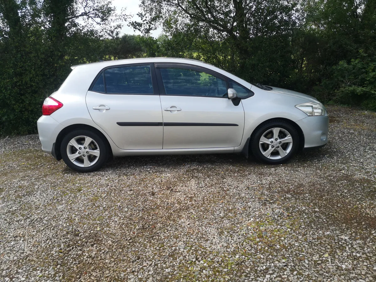 10 Toyota Auris 1.4D4D TR Model Low Mileage - Image 2