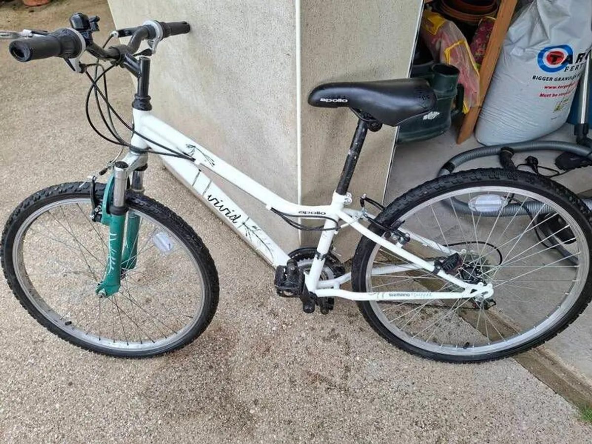 Girls bike - Image 2
