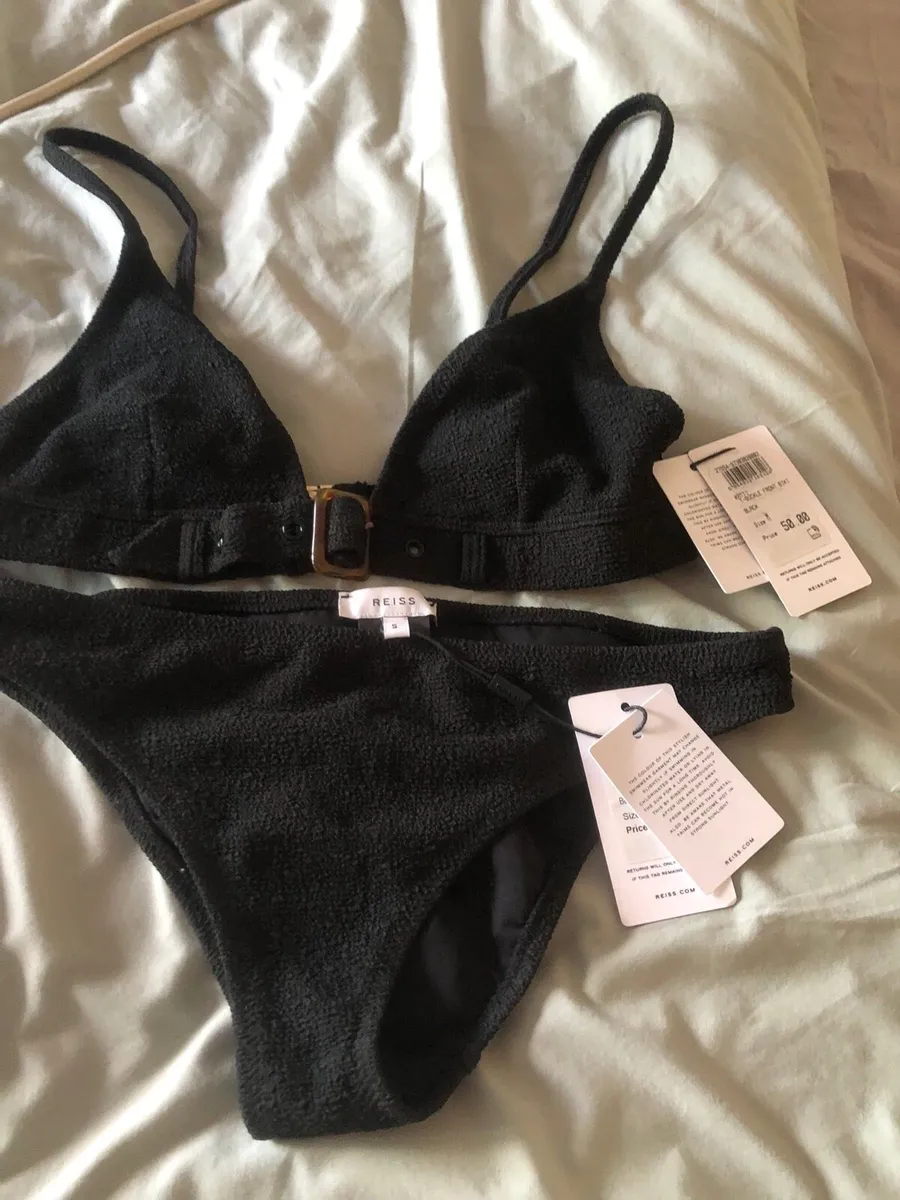 Ladies BNWT biniki top size M bottoms size S €30 - Image 1