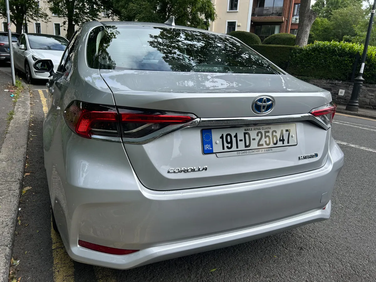 2019 TOYOTA COROLLA HYBRID ONLY 40,000 KM - Image 4