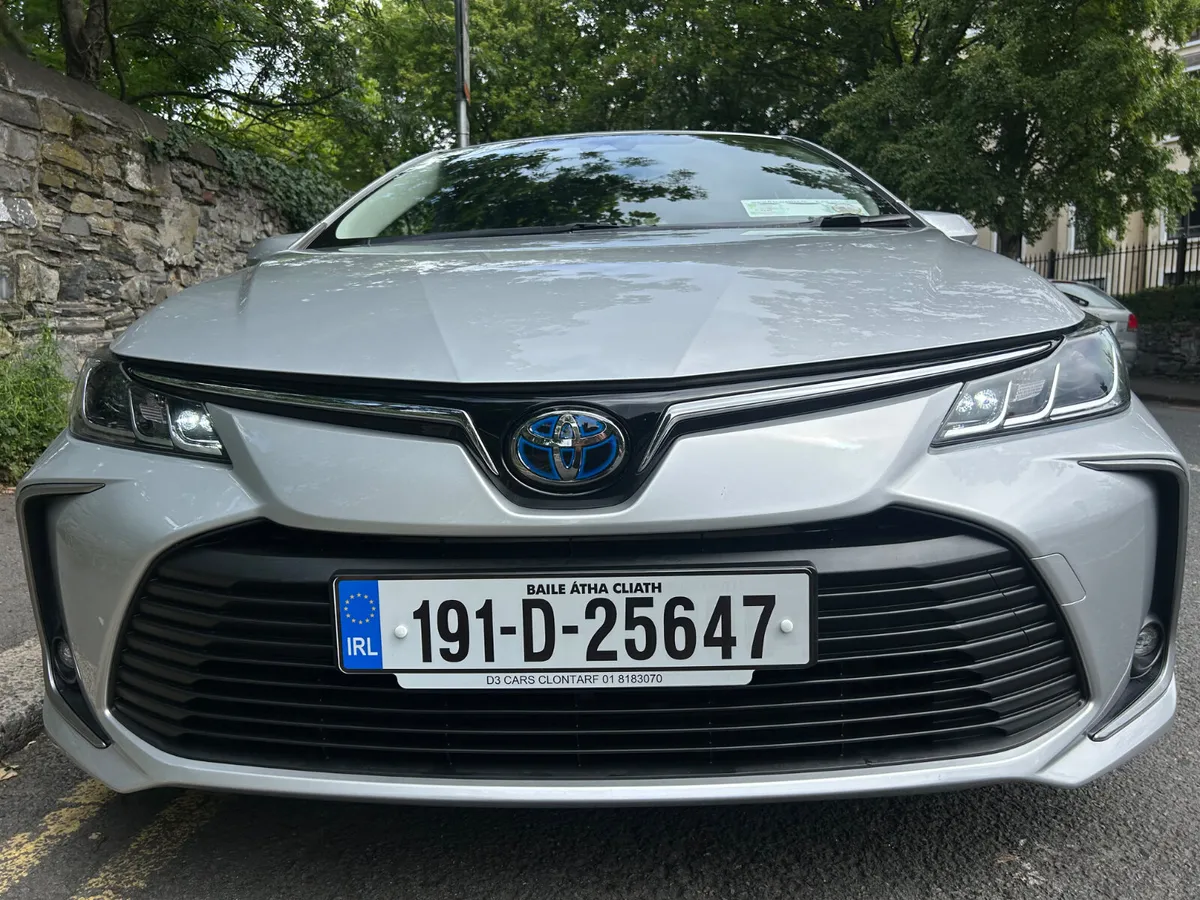 2019 TOYOTA COROLLA HYBRID ONLY 40,000 KM - Image 2