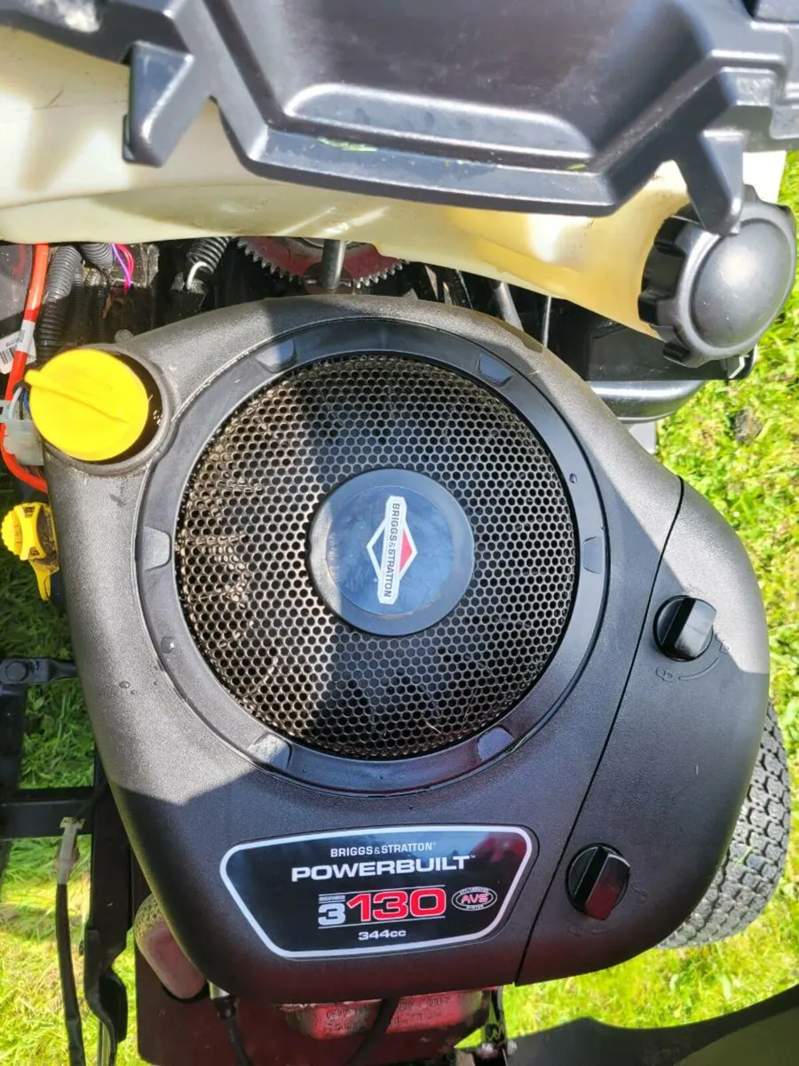 2019 castlegarden xdc140 lawnmower - Image 4