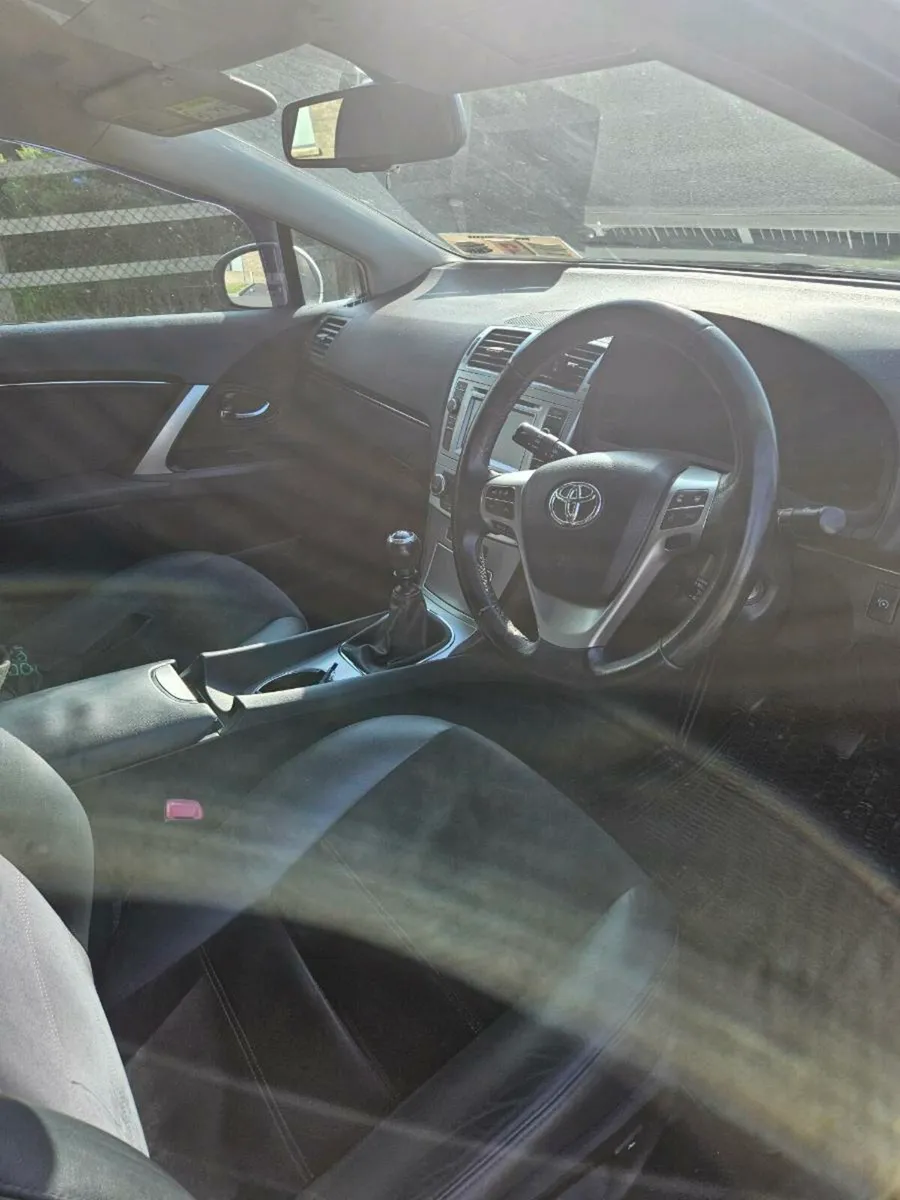 Toyota Avensis - Image 4