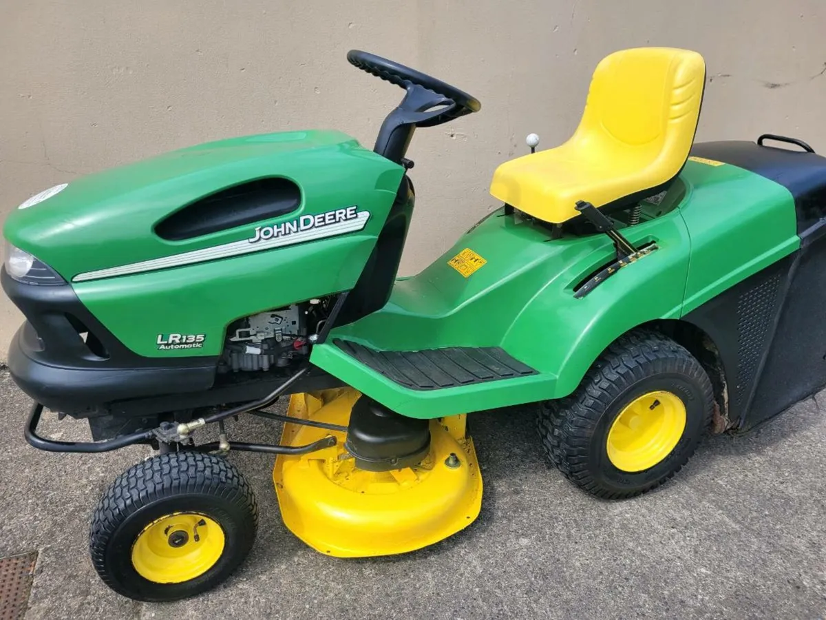 John deere lr135 lawnmower - Image 2
