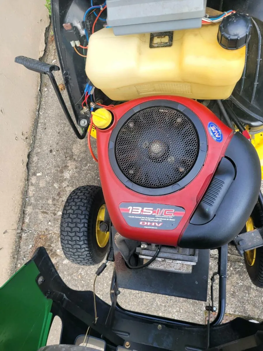 John deere lr135 lawnmower - Image 3