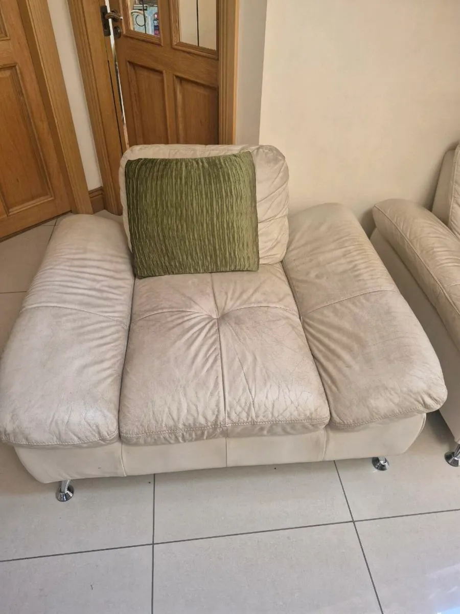 Double and single white leather couch - Image 2