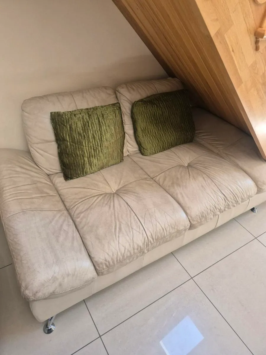 Double and single white leather couch - Image 3