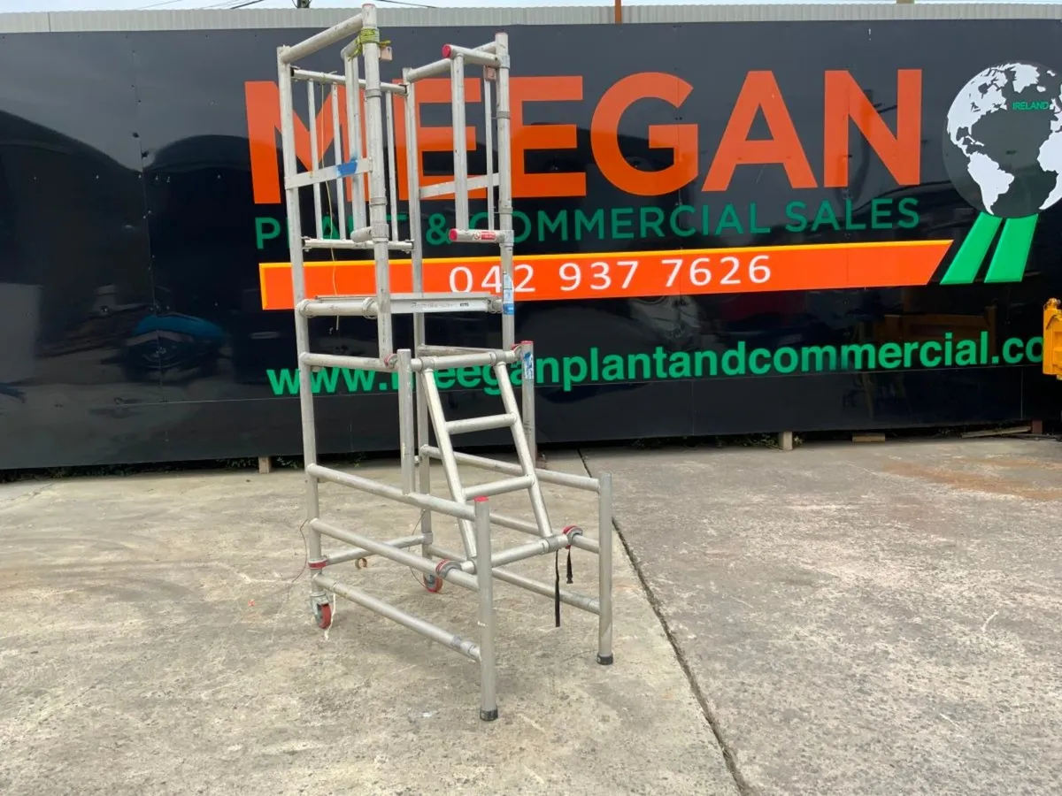 ALUMINIUM SCAFFOLDING ACCESS PODIUM.....5010. - Image 1