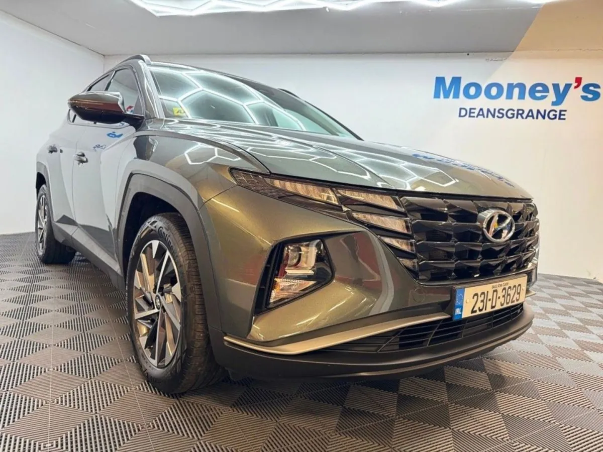 Hyundai Tucson 2WD Executive  Grey Leather Low Mi - Image 4