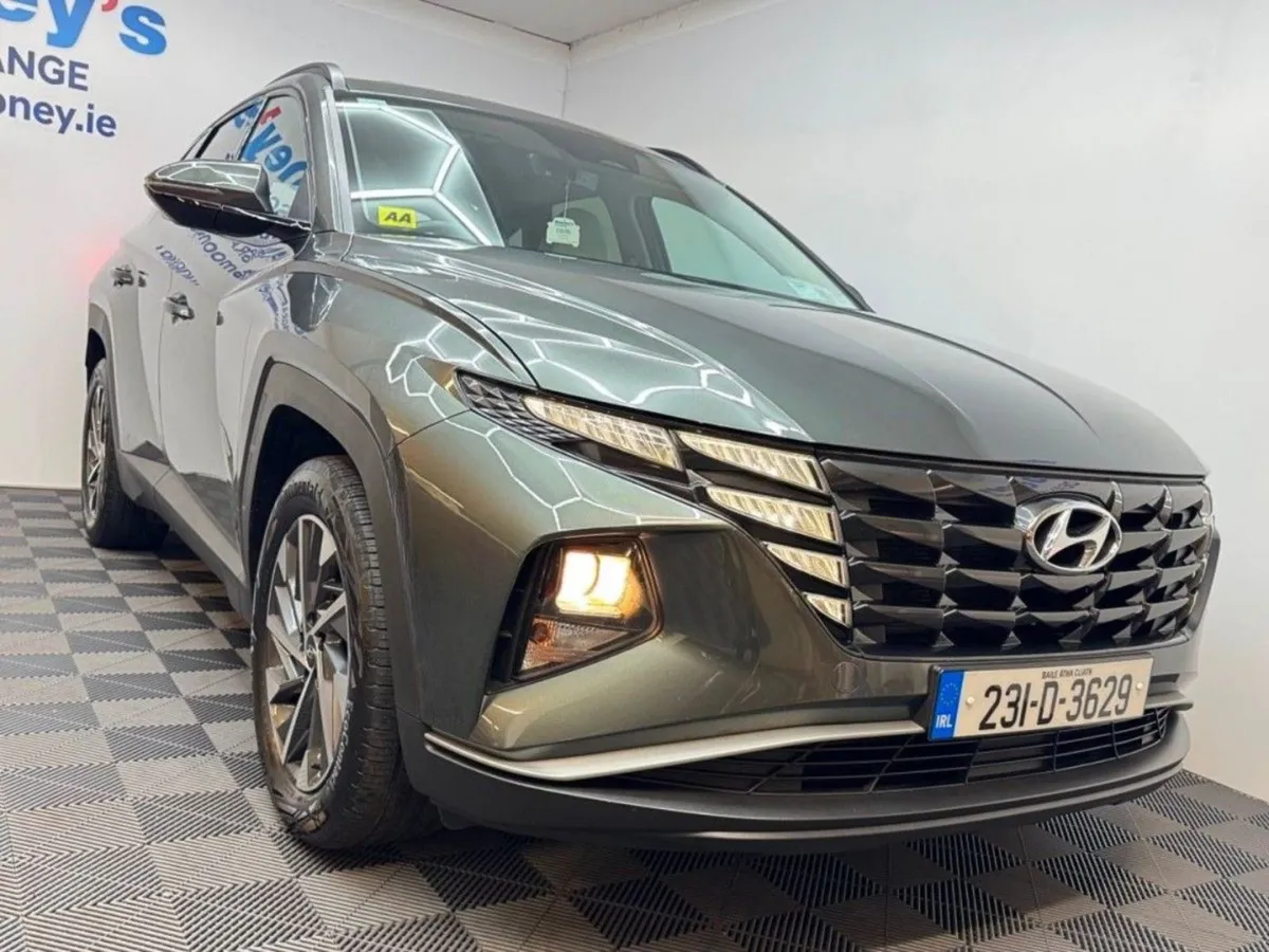 Hyundai Tucson 2WD Executive  Grey Leather Low Mi - Image 3