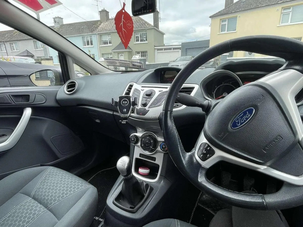 Ford Fiesta 2011 - Image 3