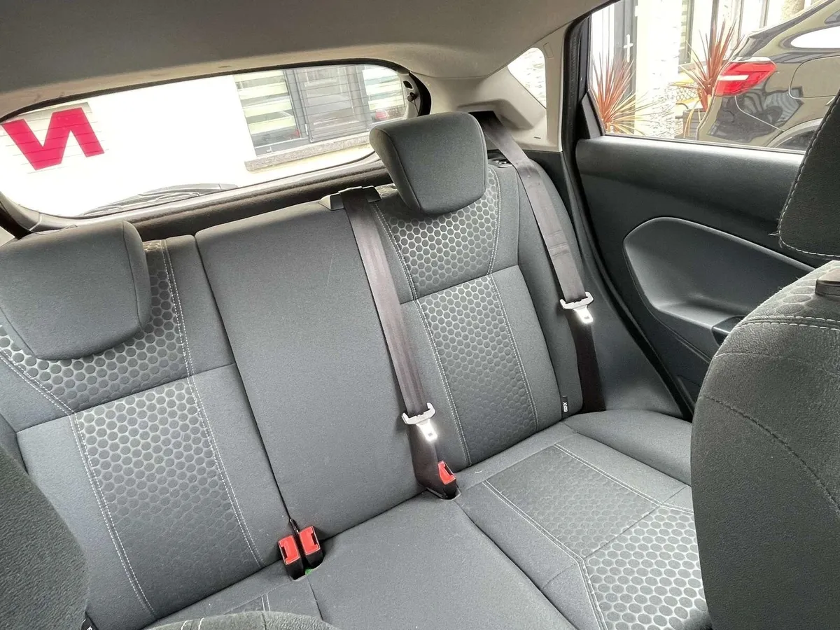Ford Fiesta 2011 - Image 4