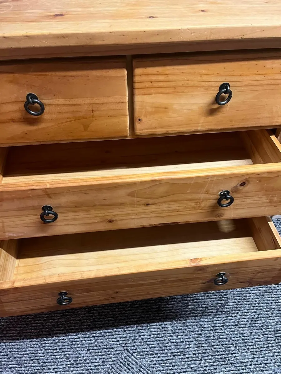 Bedroom furnished chest and two lockers - Image 2