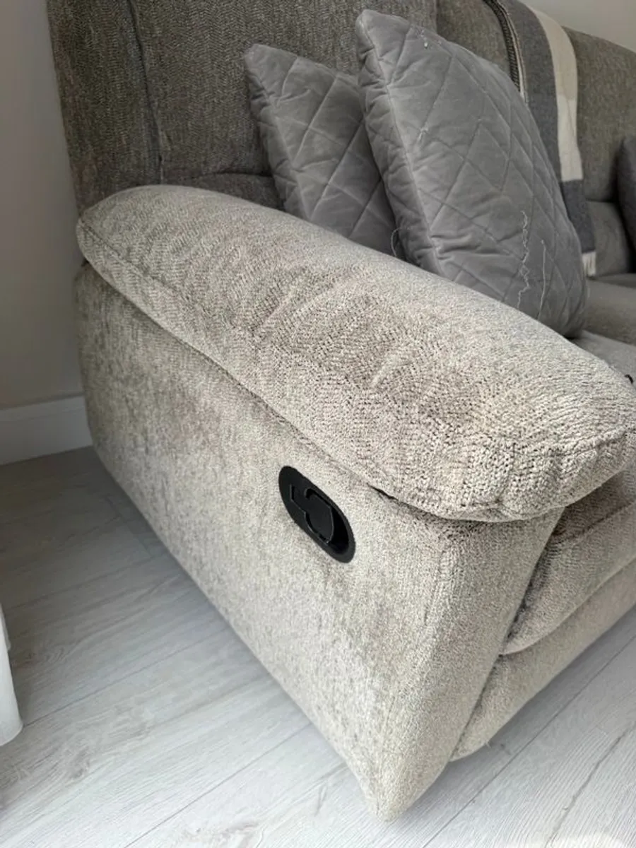 Couches - Image 2