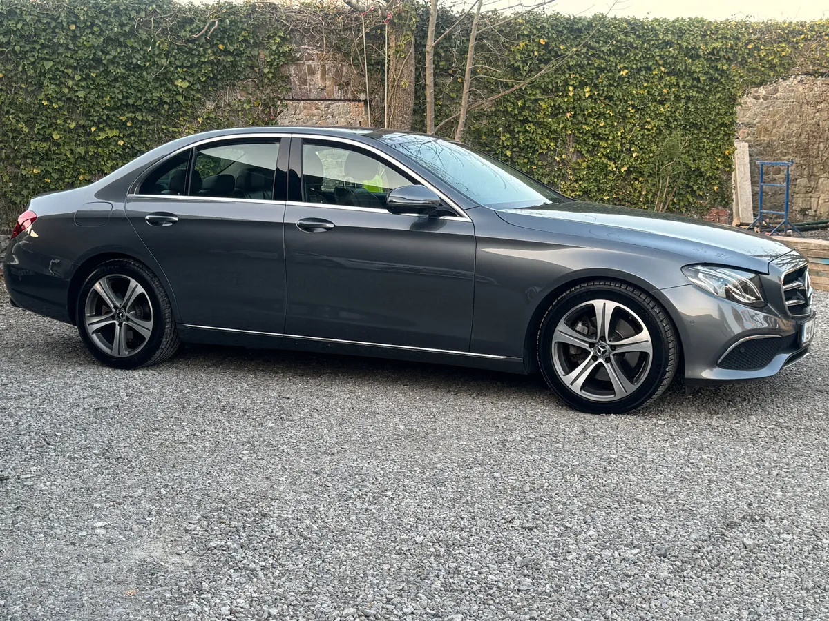 2019 Mercedes E220D SE Leather - Image 4