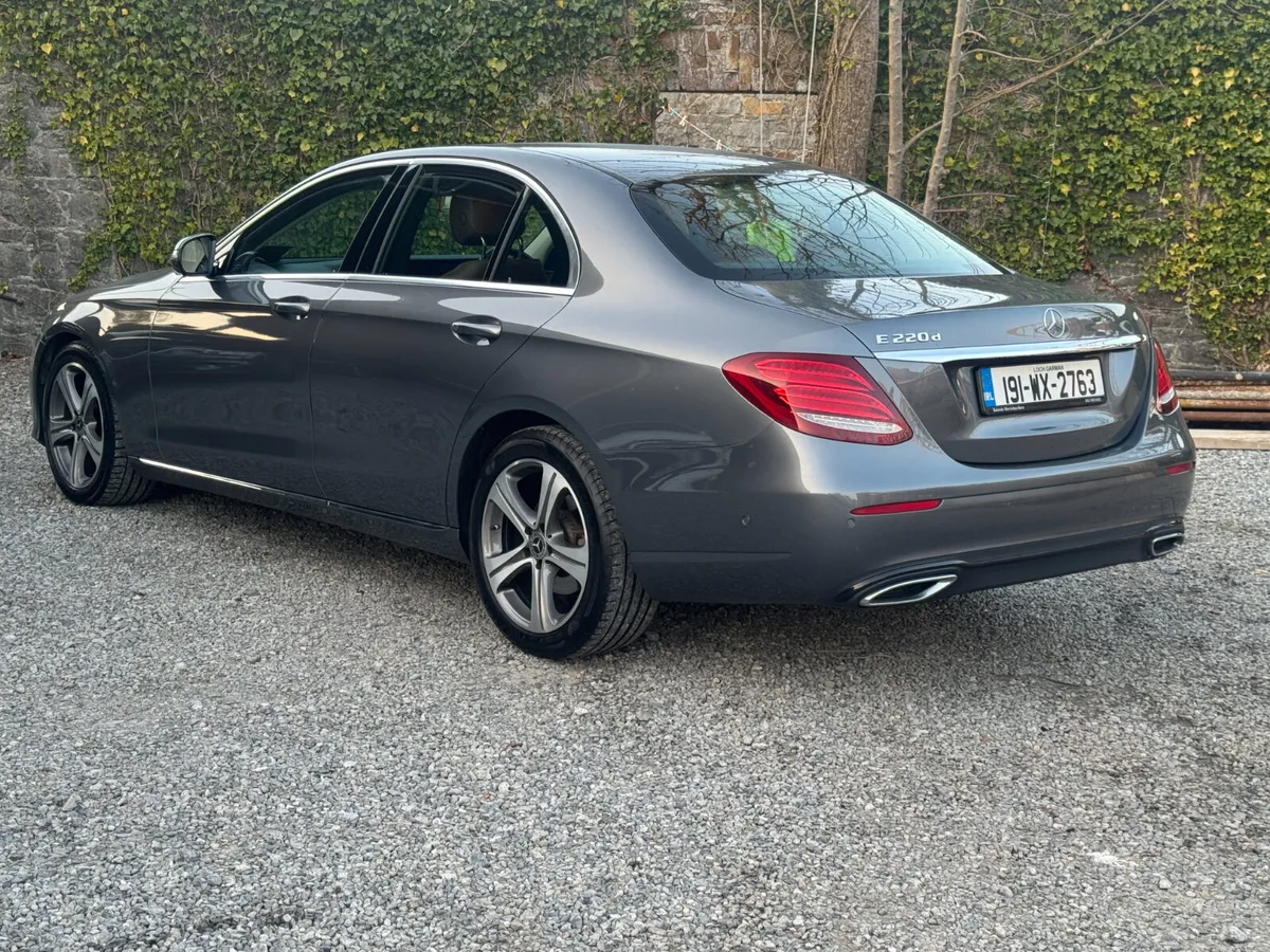 2019 Mercedes E220D SE Leather - Image 3