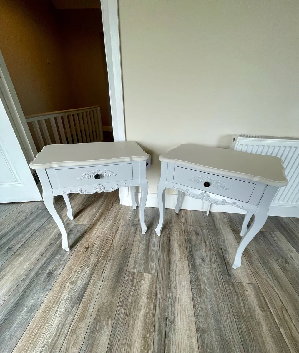 Set of 2 Stylish Side Tables - Image 1