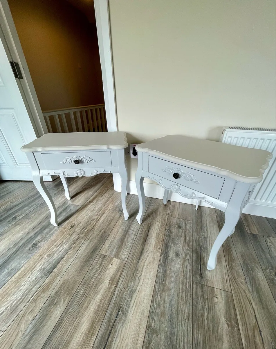 Set of 2 Stylish Side Tables - Image 2