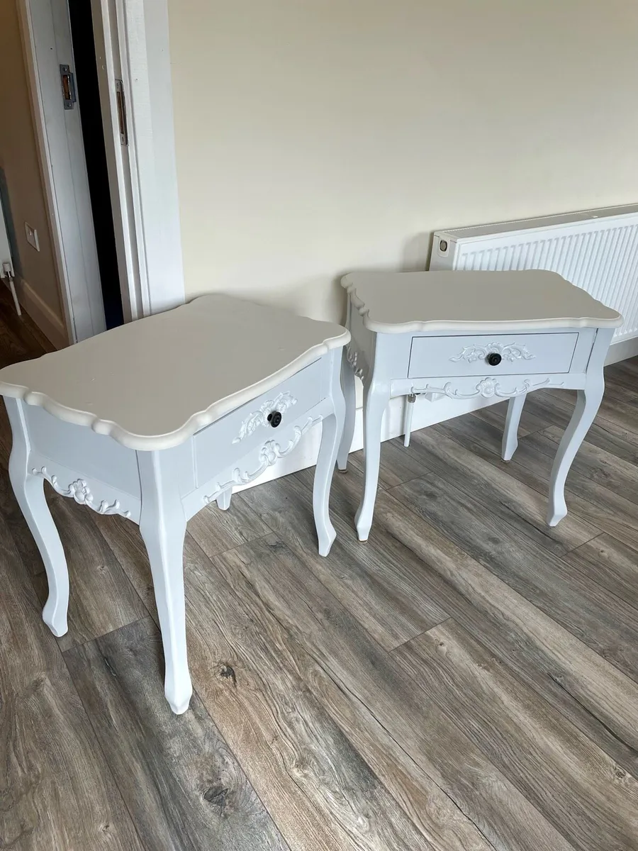 Set of 2 Stylish Side Tables - Image 3