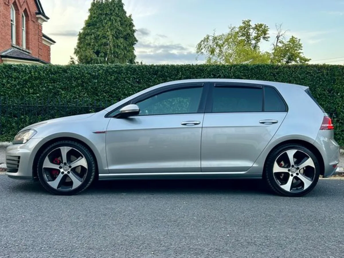 Volkswagen Golf GTI - DSG - IMMACULATE - Image 4
