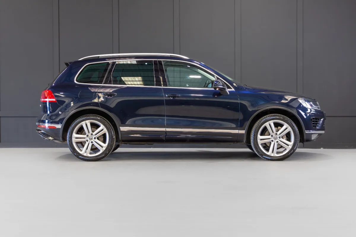 182 Volkswagen Touareg V6 5 Seat N1 Crewcab - Image 2