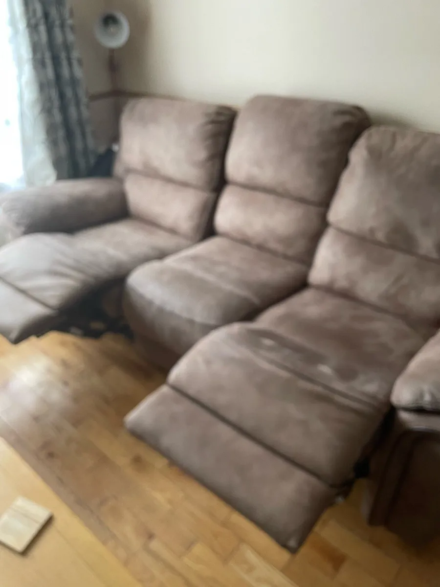 3 seater couch - Image 1