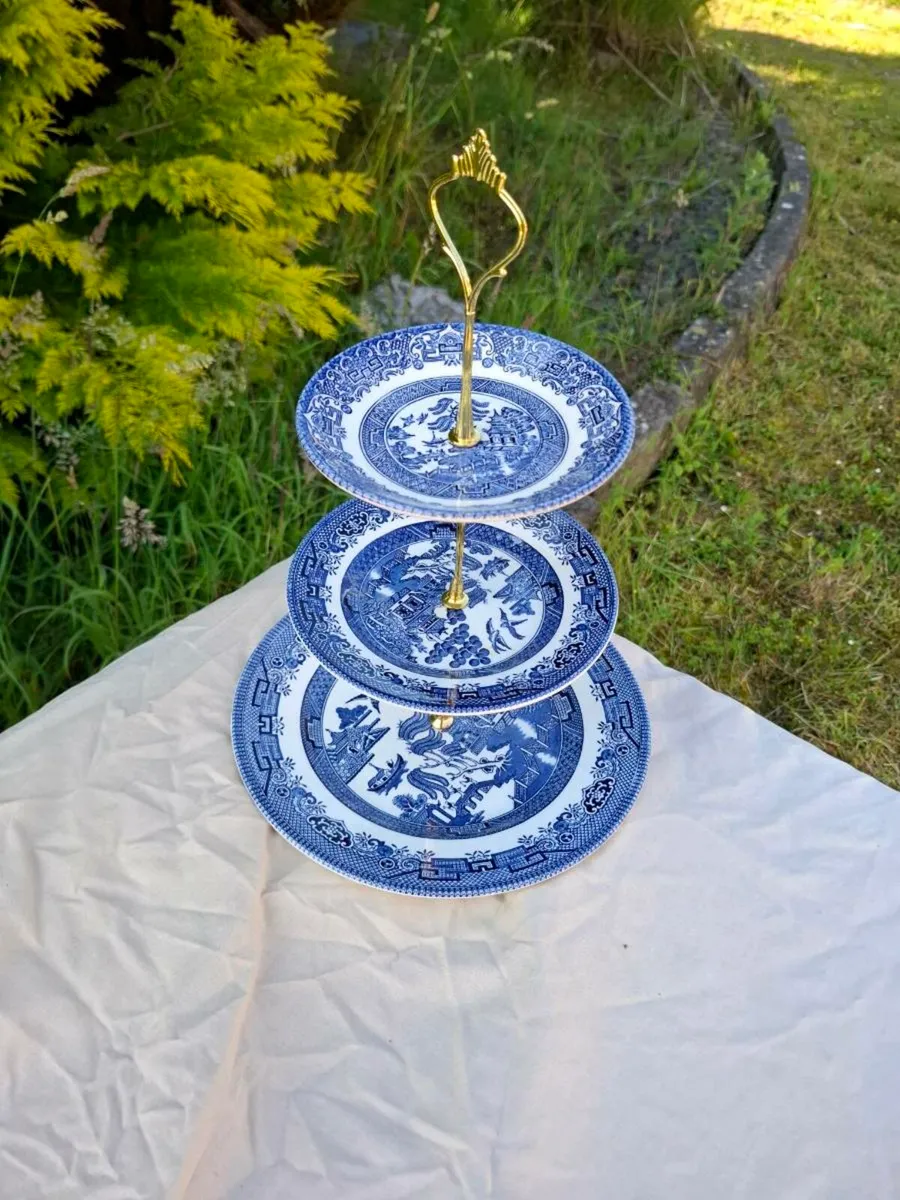 3 tiers blue willow cake stand