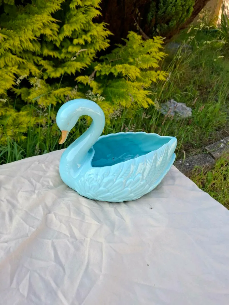Blue swann planter postage possible
