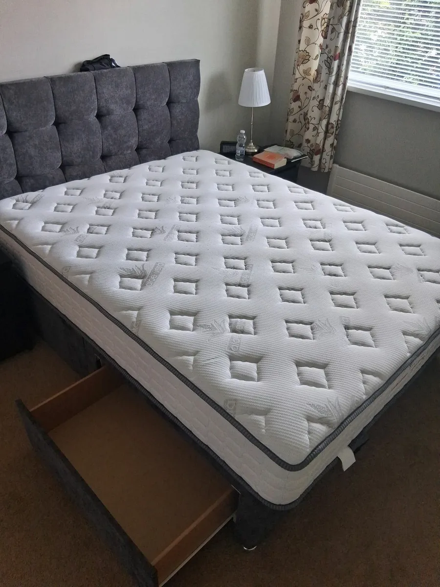 King size bed, mattress, base & headboard - Image 1