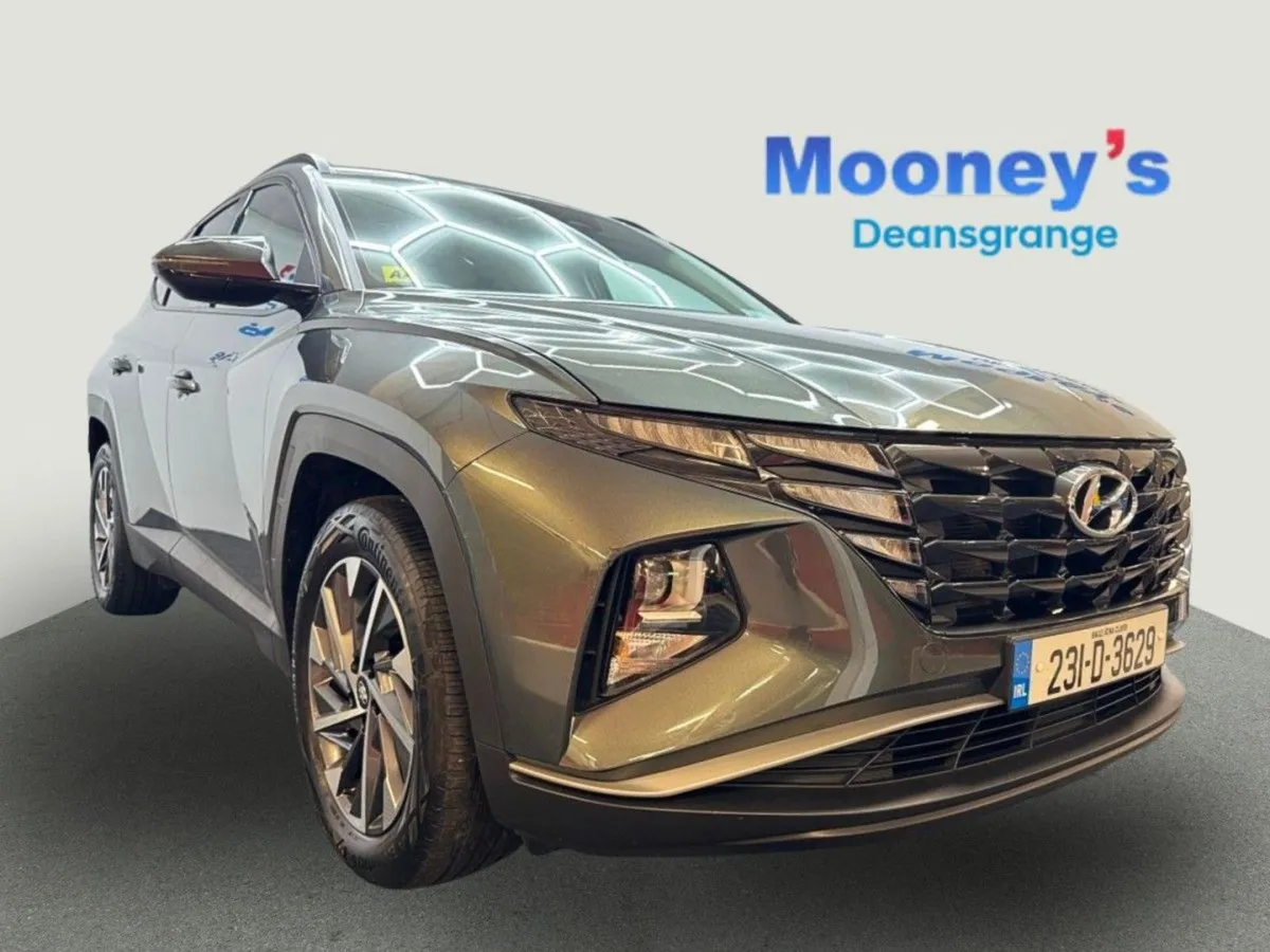 Hyundai Tucson 2WD Executive  Grey Leather Low Mi - Image 1