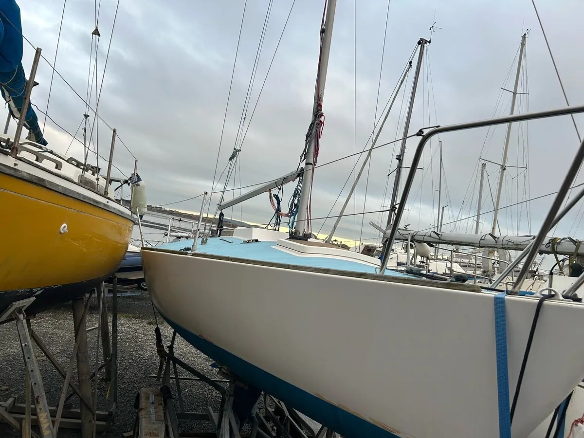 J24 Sailing Yacht - Image 3