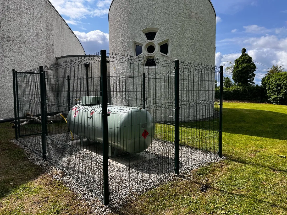 Fencing panels,fencing installation - Image 1