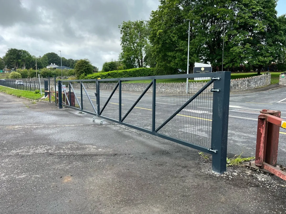 Fencing panels,fencing installation - Image 3