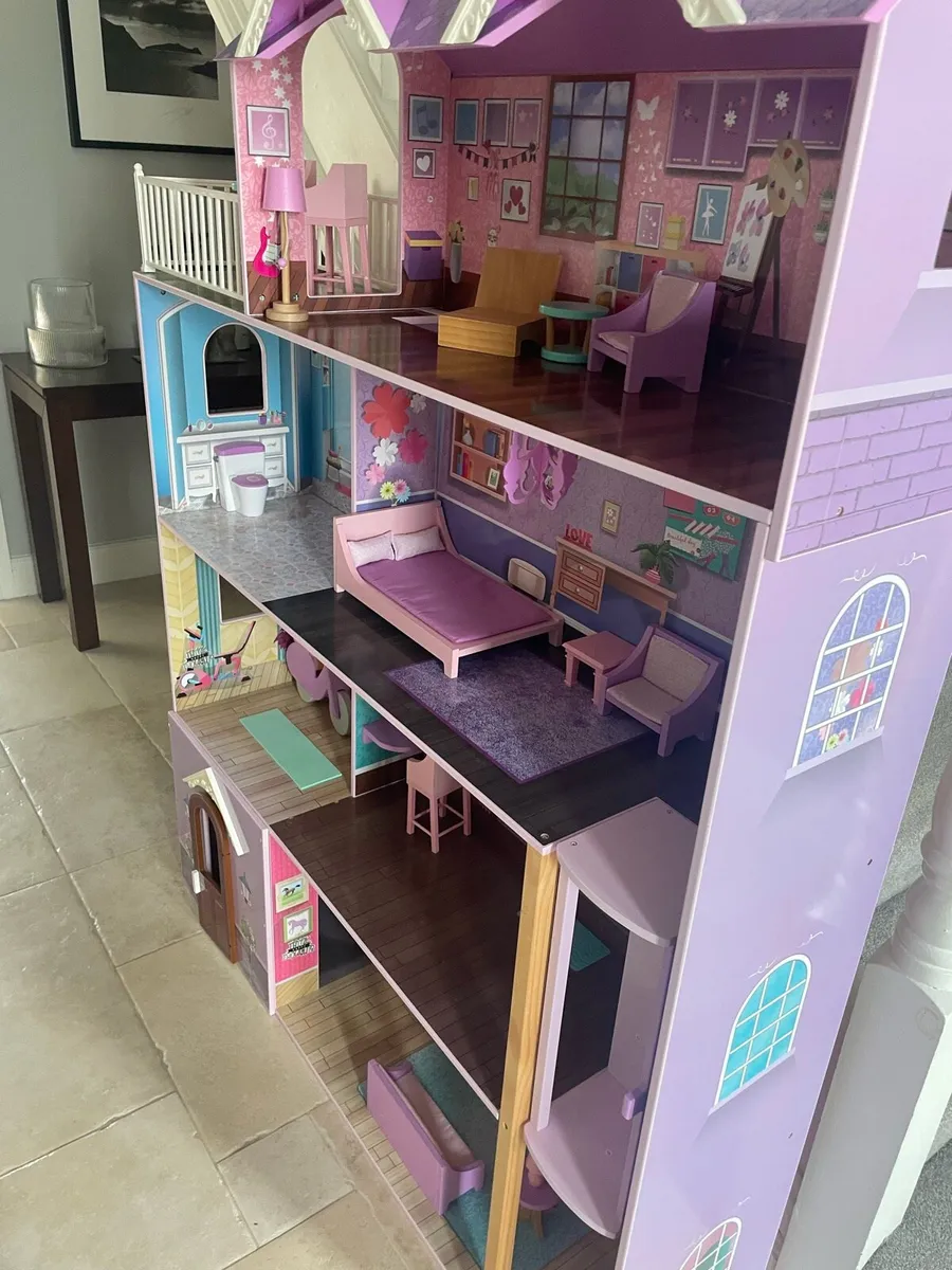 Dolls house - Image 1