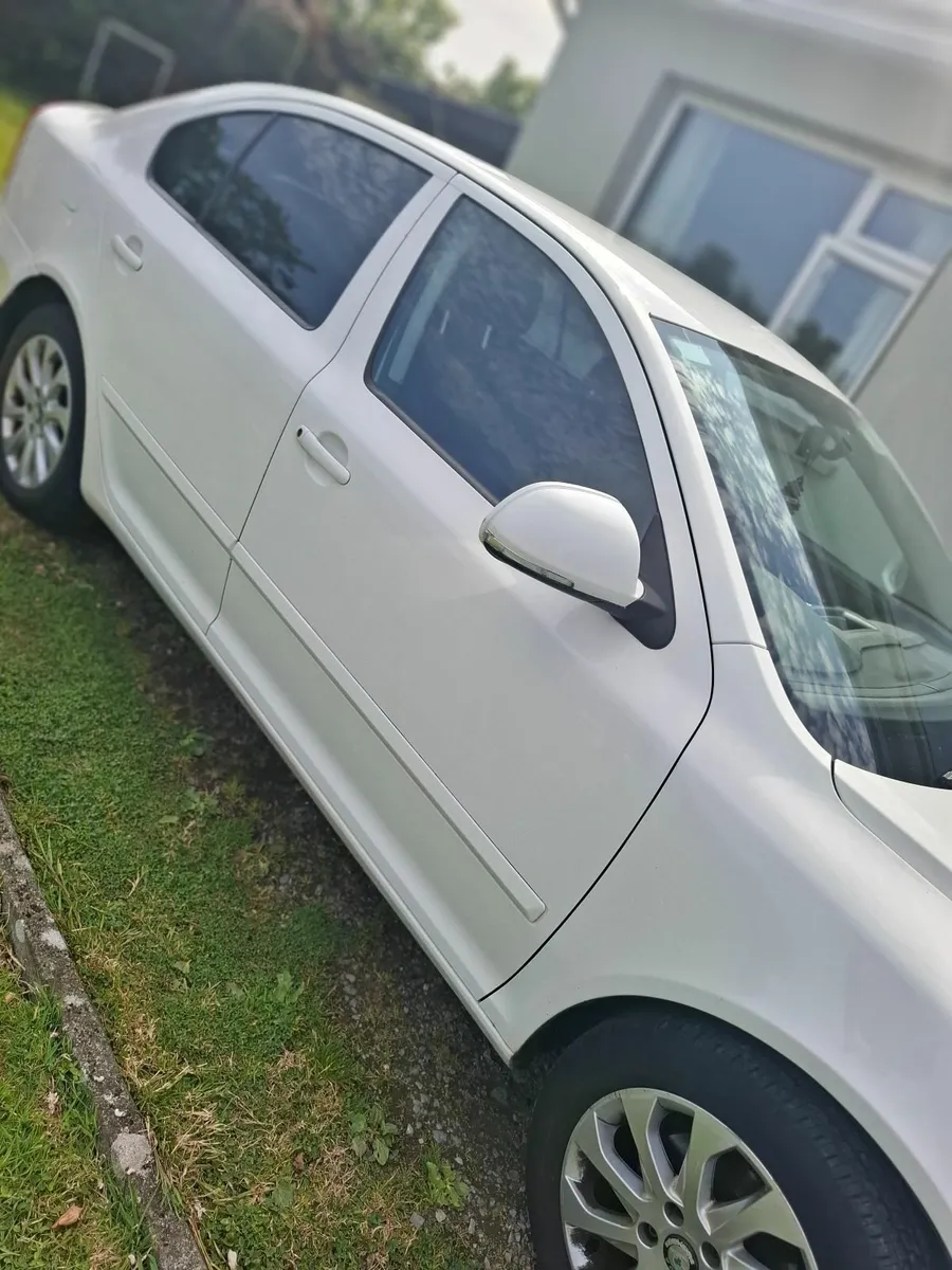 Skoda Octavia 2010 - Image 2